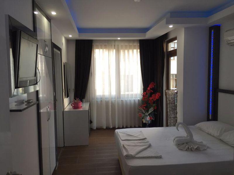 ADB770B45A8C57F2CA424DE670558AB9