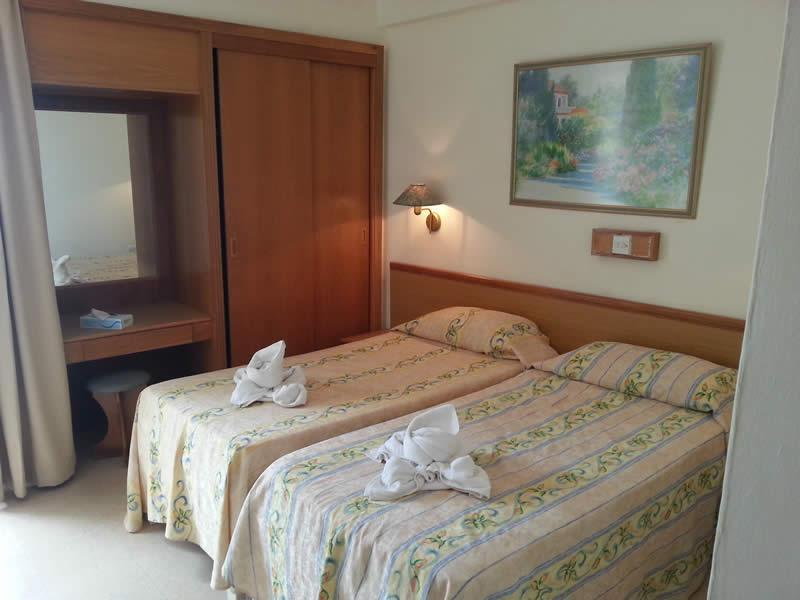 37BCA986EACEACAE658DE75C04D89B43