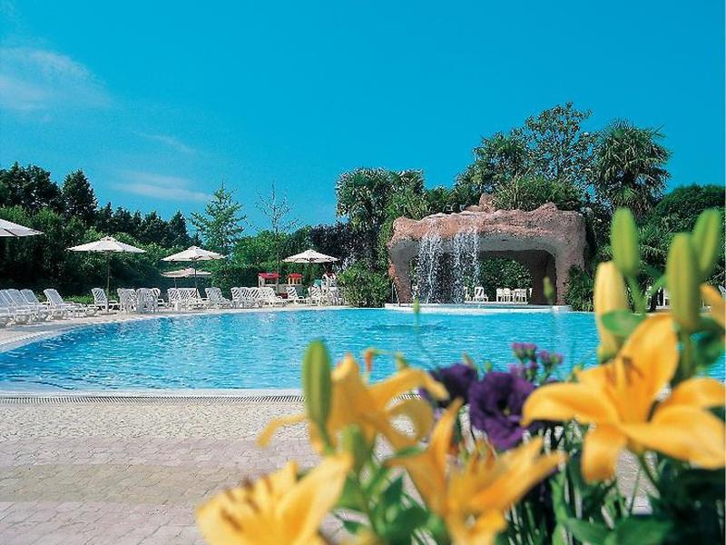 9677DF53E018368C712D711C729C5EC7