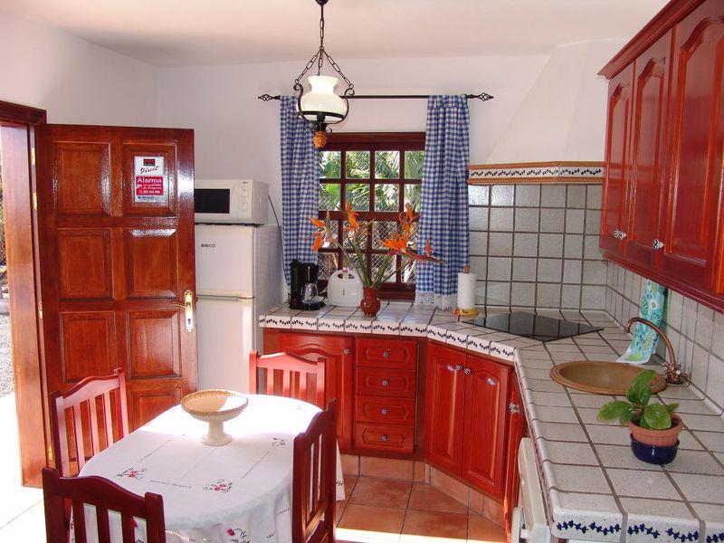 A49FC7BC24C4CCDF5AACB7F7DBF3A21E