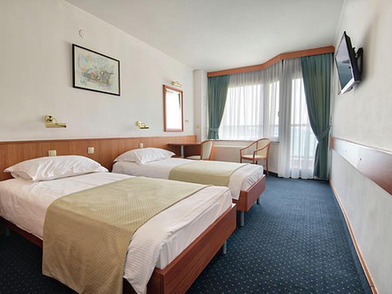 B47DDB61EA2C75D8754AC754F347FC16