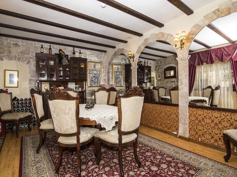 21CA026E747E9F5B0E7E54C1A5A5A3C6