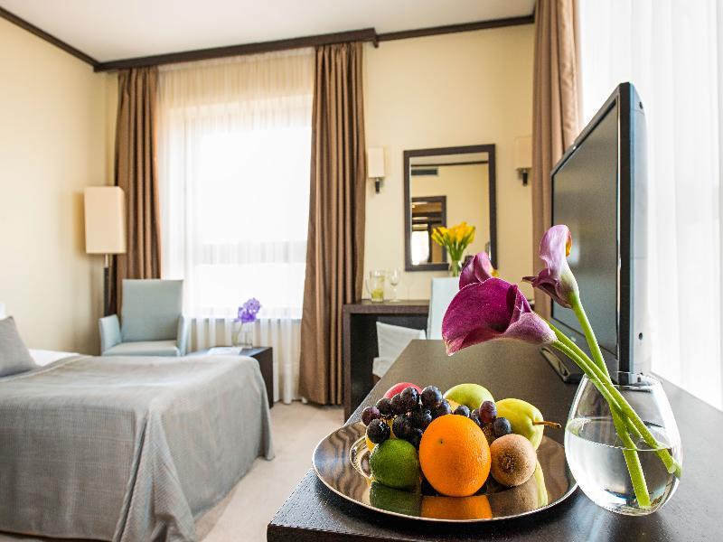 E3C4A4D0769CB58DFEBCD1506C8130BB