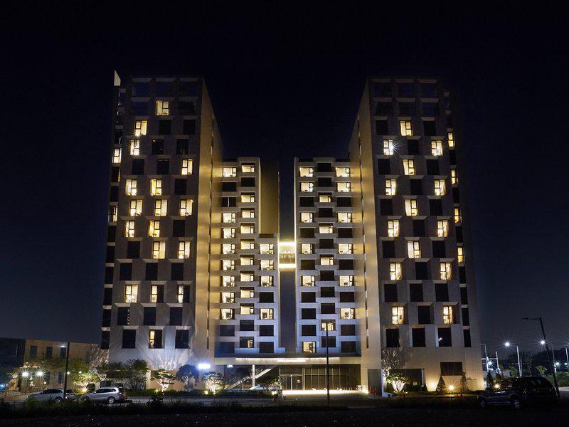 Royal Emporium Incheon Airport Hotel