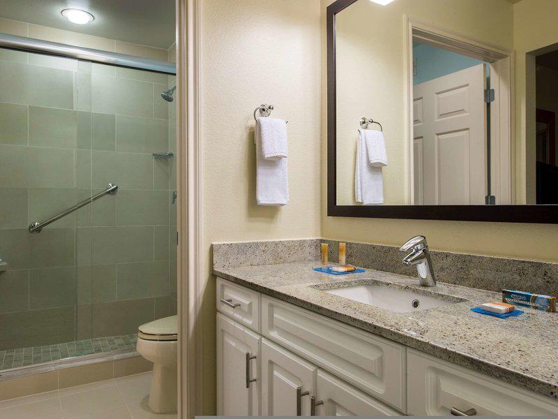 B1DB8DB85B1270D44931D6E26970A772