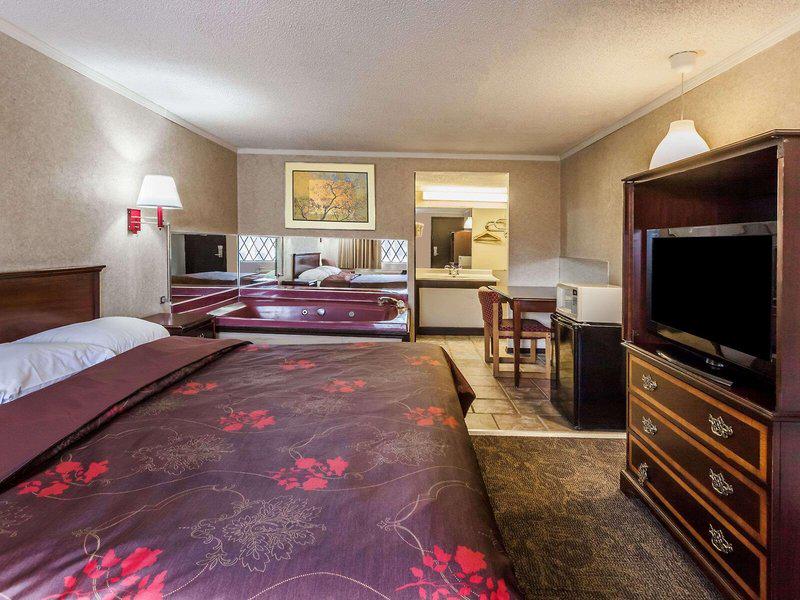 553F838EEE4F54EFC2E86682399D36E8