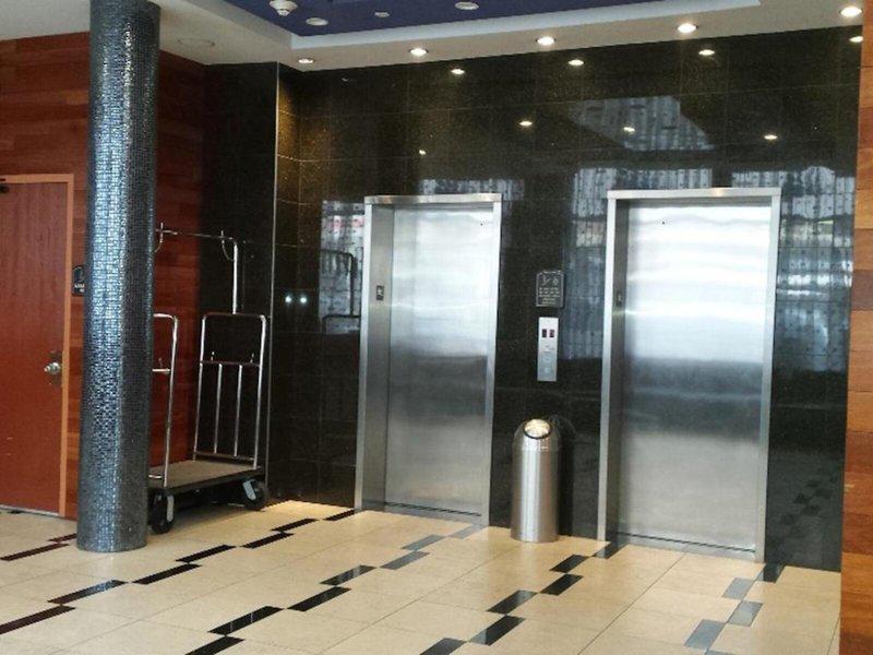 F7115D76033A732070C8BA4C816C758C