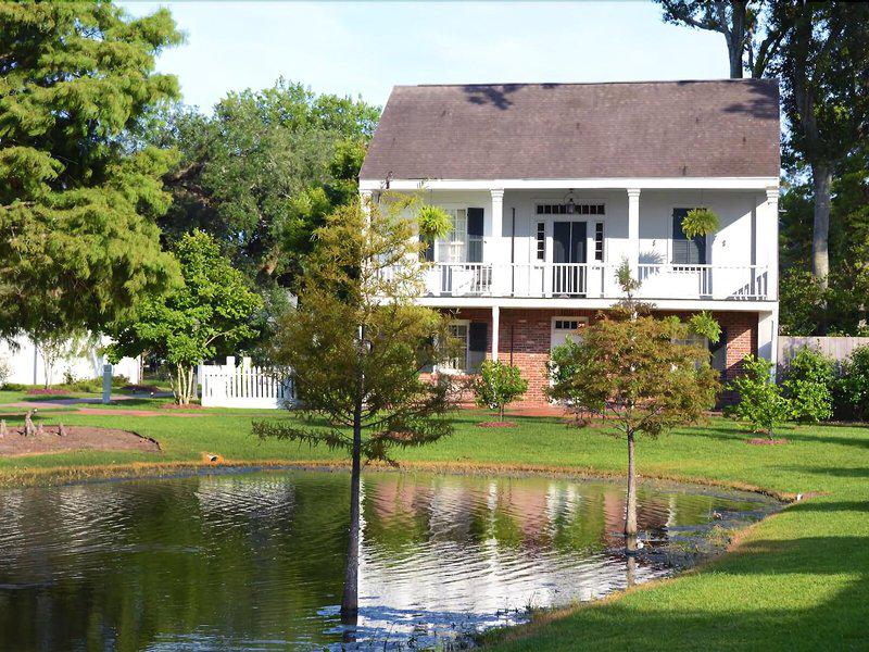 82C2E6474B744AD0CED4A8246D8AA7C9