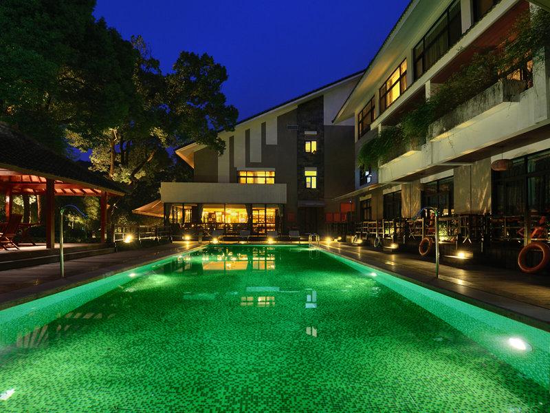 440CFCB65A34F7F6E9830C2400085375