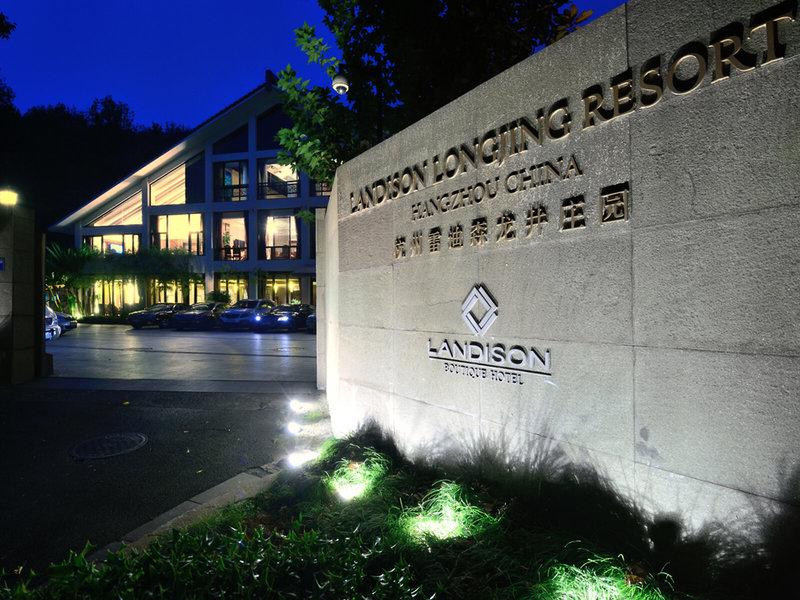 EEA55593E0E70F8638E8393195D5F91C