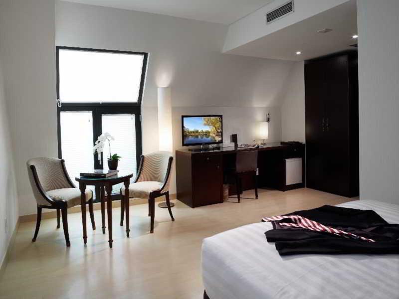 D2E07AEED17878E4B3A85CFC1816E36B