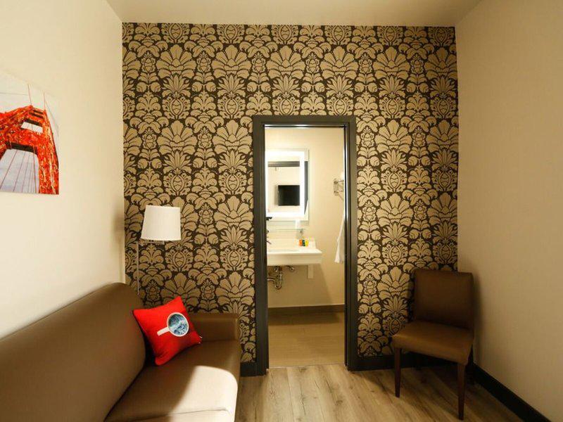 702BE07F36C4E6AE10F490E047860DD9