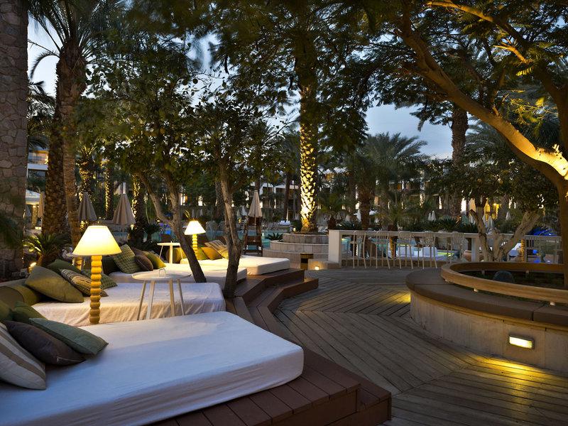 D1AD06DA174E2962F5B0D3FEC6C19938