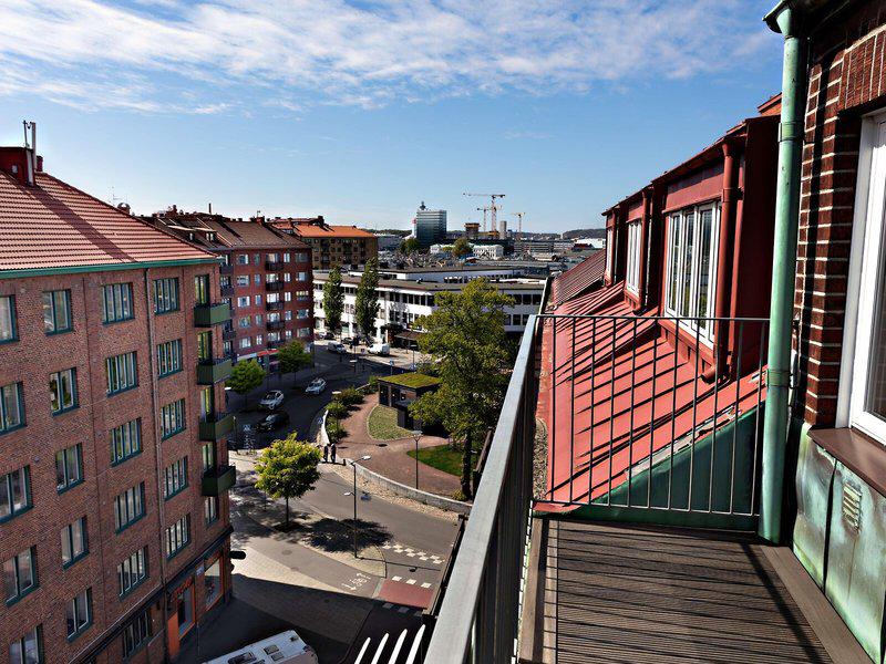 EE7E25164E998732F0C41A36EA98695E