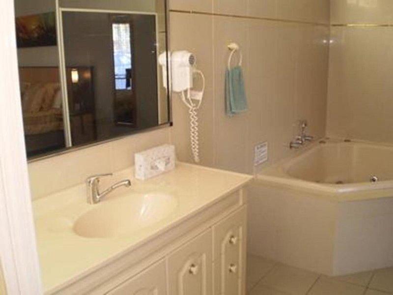 8E4D95BAB180D06274B5F19A51988BA7