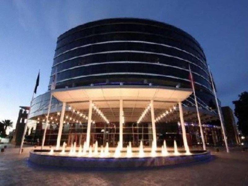 F69B60AA436E3A84BBF57F78DE63C264