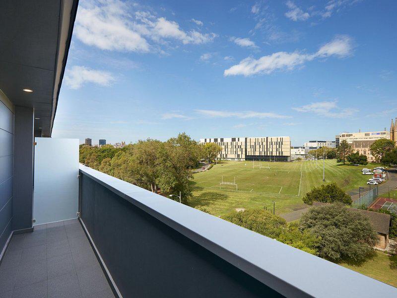 712DB7CDD385BFA910B3E314A5D9080B