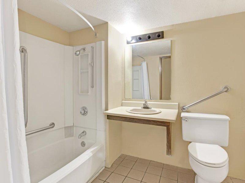 CB06275BD270D86BFF82E760A0599C3A