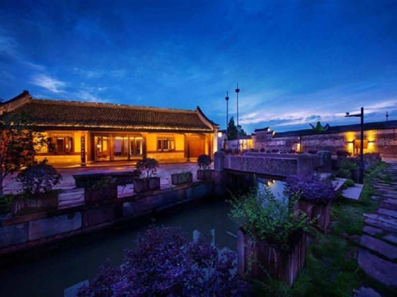 5EDD5504E8558AA4A65157EC7A353ADE