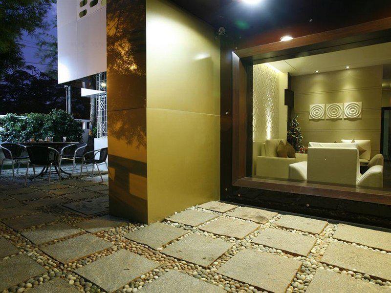 B3C2CF365A8C6935C49A5399E2146175