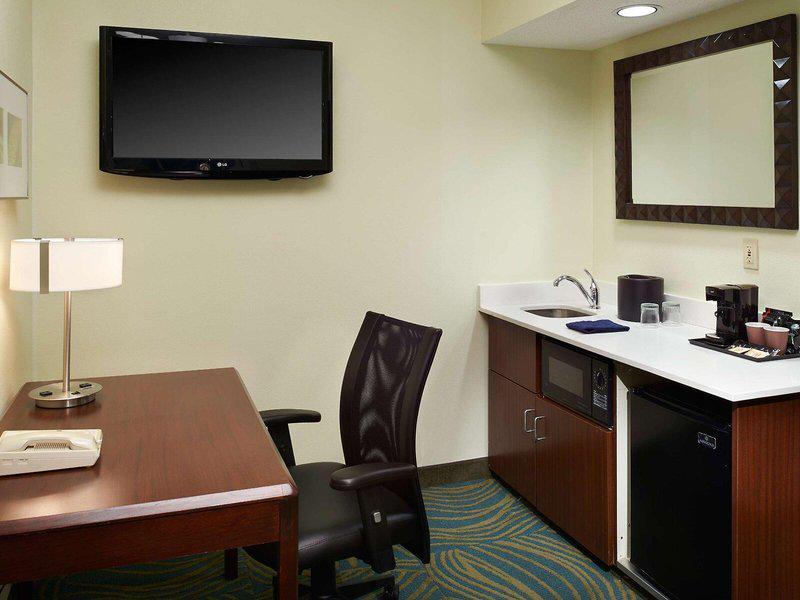 3DE2A9961E56746A25CC6DFC69B8902C