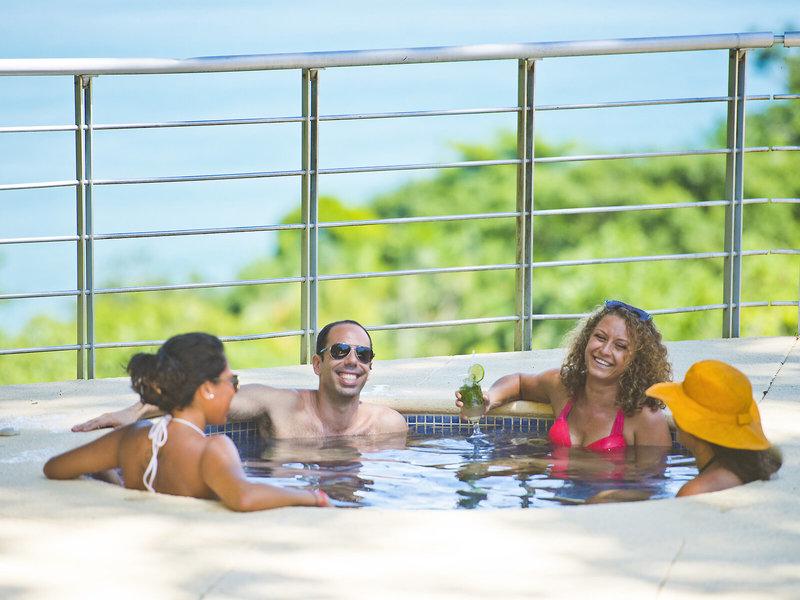 E7A5CB0C81FEBBDDE09F90AB07857872