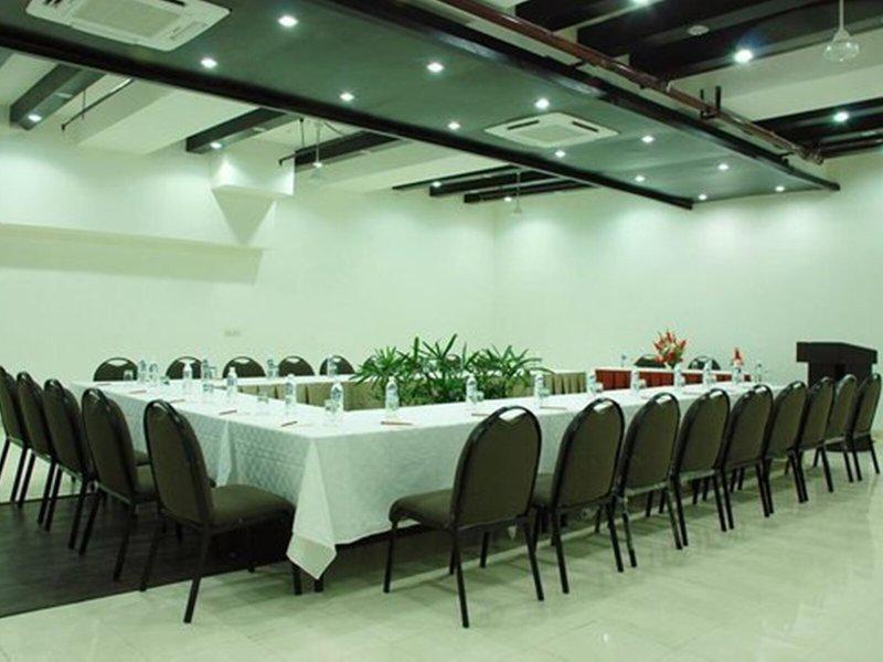 AA80DD3E1B96381176F8A700DFF25FBB