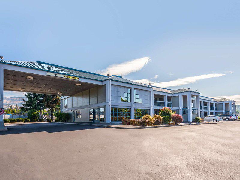 8D830B899ED38838D55215407970A7EC