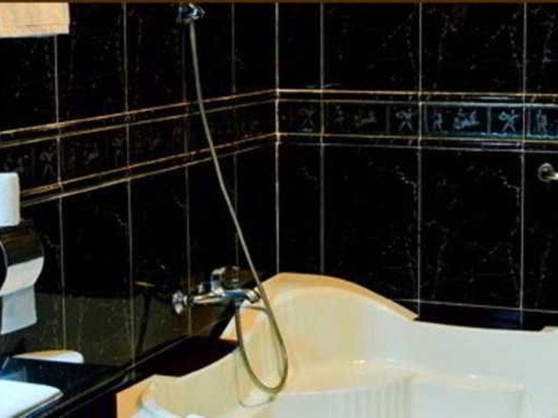 EABA287118F3462B9BCA606BC9317F4F