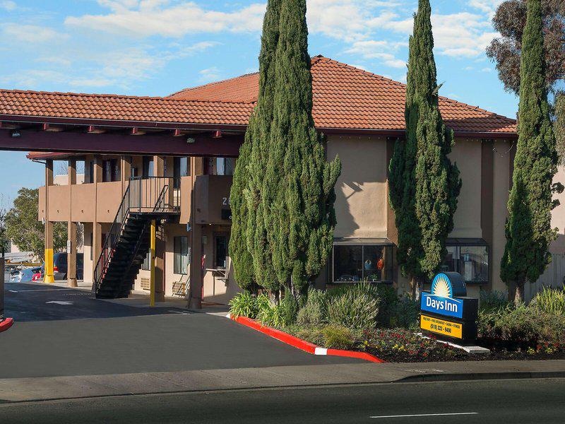 7E6383D2E9DE418848C67E95C8236C21