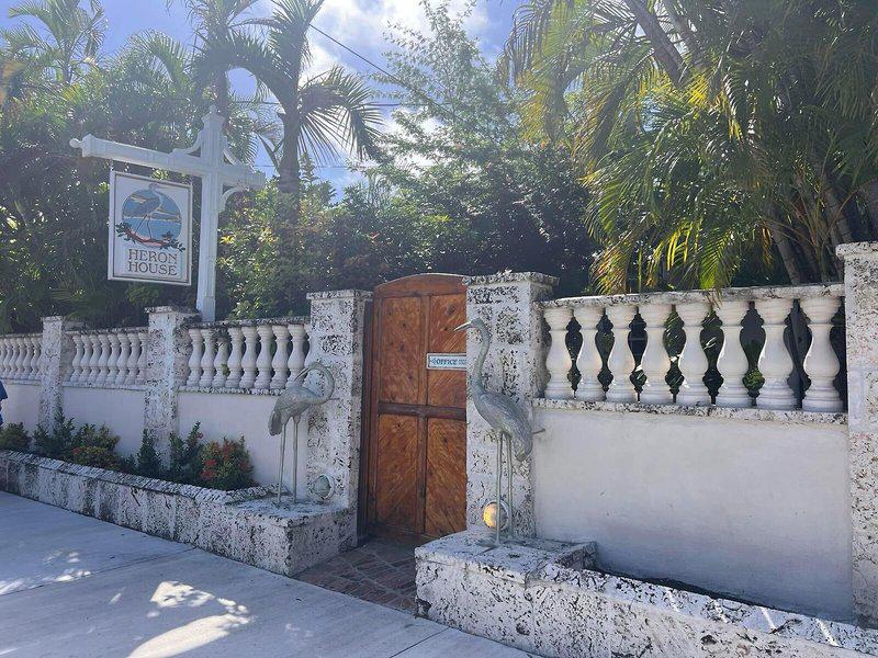 B06B34887FF8FE3E2F6E376A21D87FEA