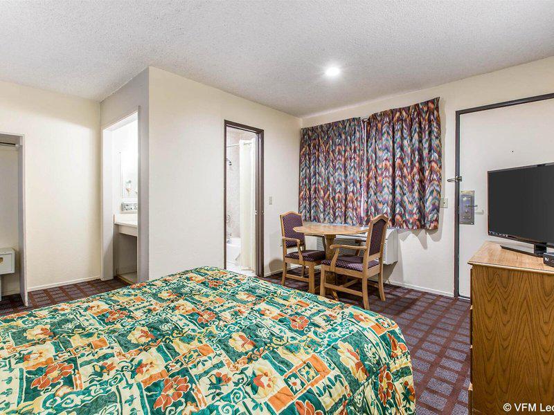 40EA45B2435E1024ADE614F04B1D695E