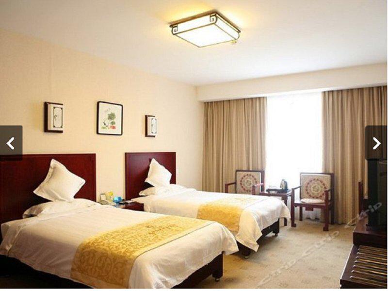 1F6DAED29213C9F841020F54E4EFF71B