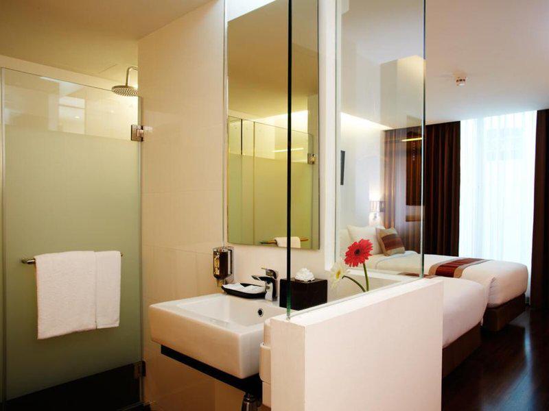 B18C025D2C8F1FDBEA1FC75A8FD66F3F