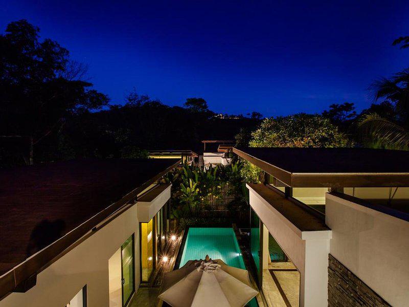 C06E81060D8BB43DEB6B004A7092F685