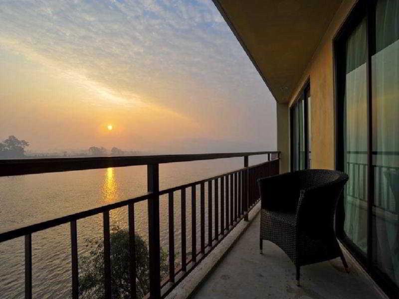 64B32FD96103E1A970E46580D6AE9A2A