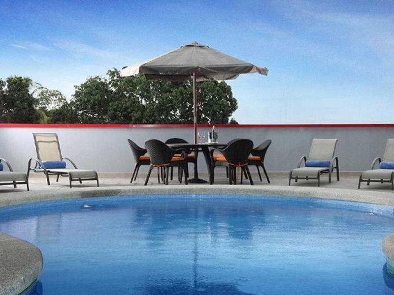 D97AF5A927C85FBC7F9033B85CDC35CC