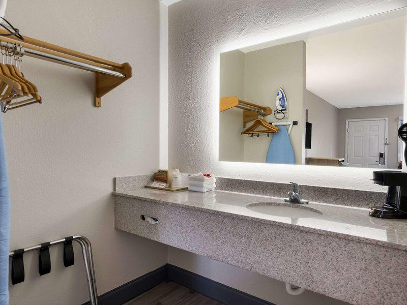 807B6E2BCD415F989A8800AA9F3DB684