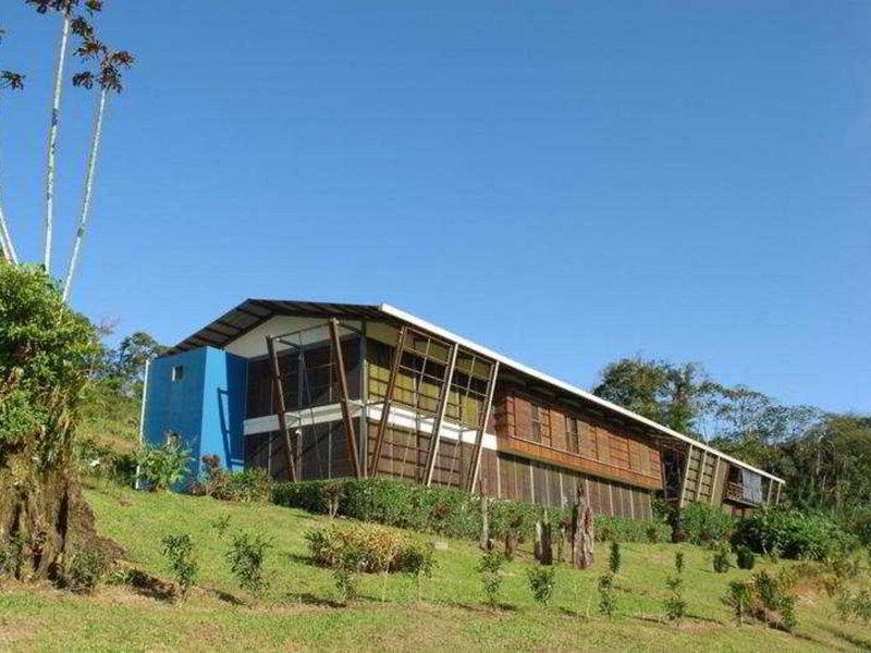 E7D51BD66385F37050E8D2BF47766B5A