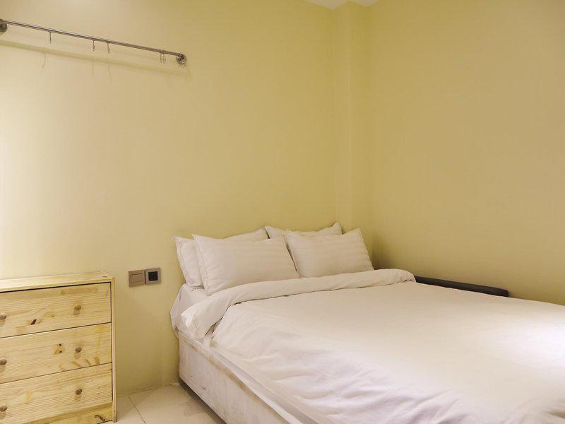 CA565DCFF93E1B04352F95257A92A1C4