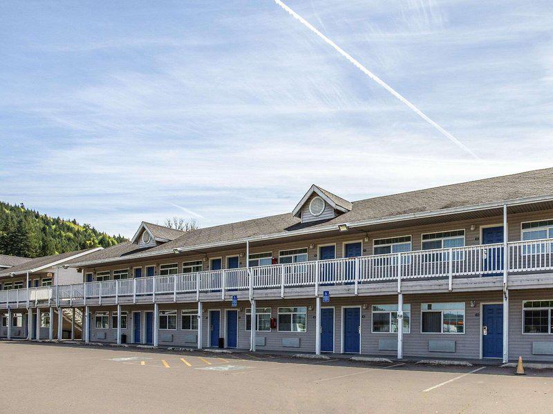 FDB8E6E16274DA8C2C9F44A3FECF1899