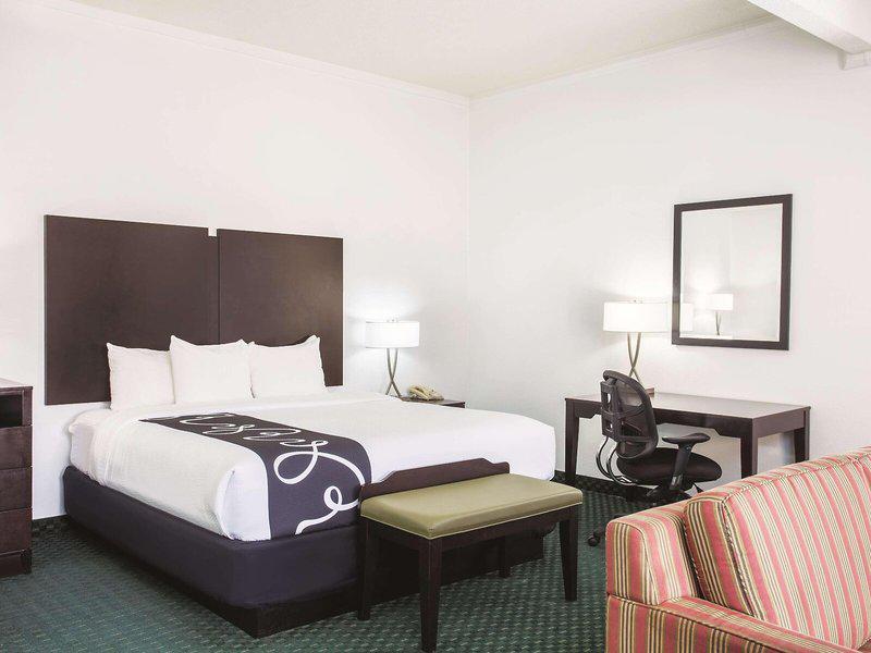 6E4A1056D23067D1F956FBC047E7BE2D