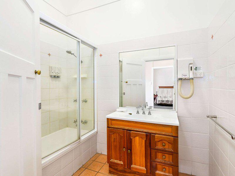 D82D4C9B4157E063E85672493395535E