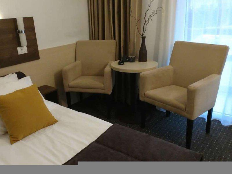 0A111B40DD58B6466E203476E6566CB8