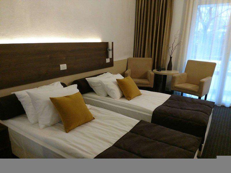 18203FF88F577C5CCDBEAD1493C48D27