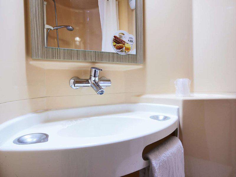 186D8AFAE41BA45989E95114C5D61F84