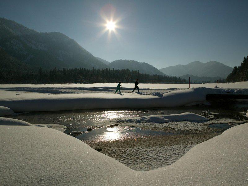 887CDC24E6C61028521E805B9C58E766