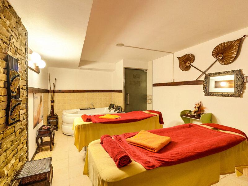 A50D4C3BF39BB5F8BC4FB9975C592209