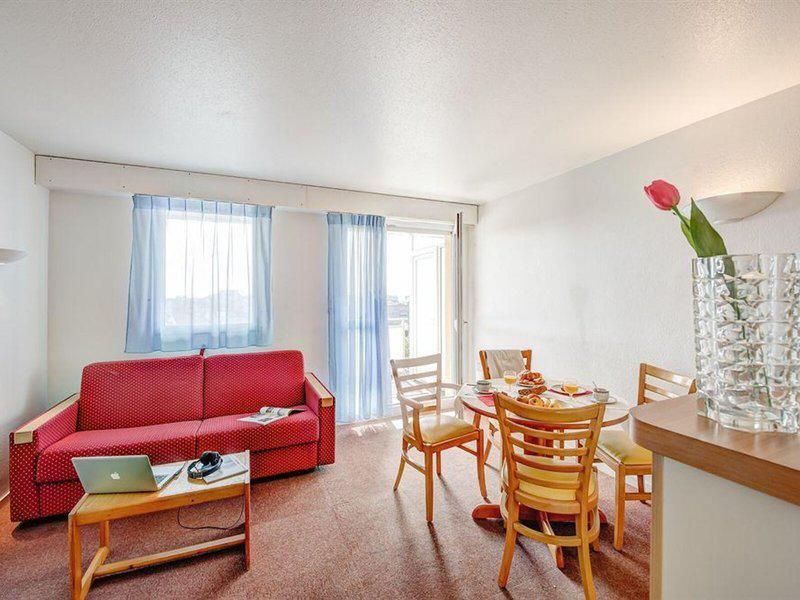 E05D685D20B9AEC55B6D15CDFE62D44D