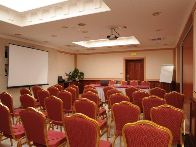 38587935650BFC56829C6EBE0C2BA818